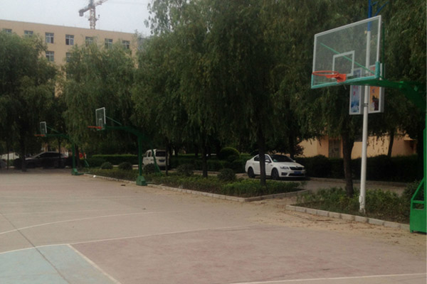 西安城建技师学院篮球场